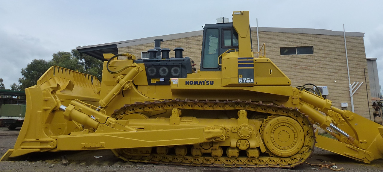 575 komatsu dozer vs d11 575 komatsu dozer vs d11